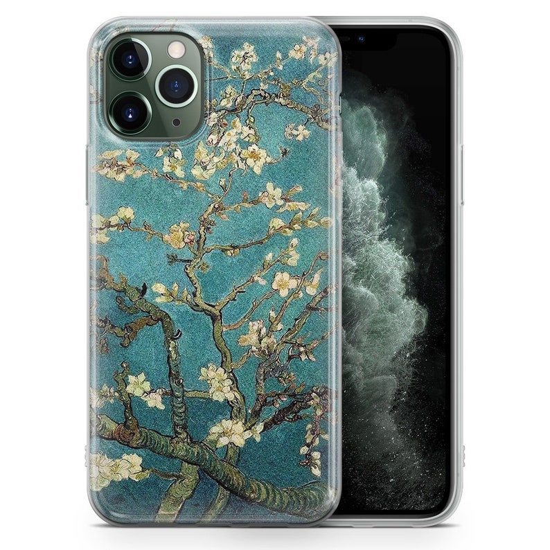 Puede incluir: Una funda transparente para tel&eacute;fono con una imagen impresa de una pintura de un almendro en flor con flores blancas sobre un fondo azul. La pintura est&aacute; en el estilo de Vincent van Gogh.