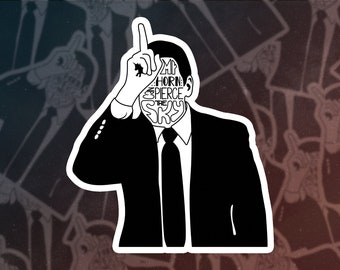 Könnte beinhalten: Schwarz-weiß-Illustration einer Person im Anzug mit dem Text "My Horn: Pierce The Sky" in ihrem Kopf.