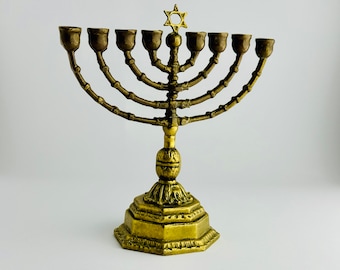 Antique Jewish Hanukkia - Elegant Bronze Hannukkah Menorah, 1.6kg, Timeless Religious Decor, Cultural Heritage Piece, 25cm x 25cm x 11cm