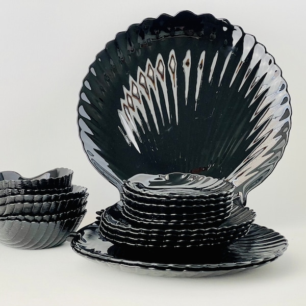 Stylish Vintage Arcoroc Coquillage Glass Bowls and Plates - Perfect for Nibbles, Seafood, or Décor