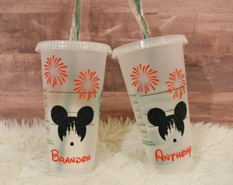 Taza fría con fuegos artificiales personalizada con diseño de Mickey Mouse y castillo de Starbucks