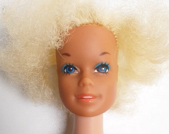 Barbie "Stacey " aux cheveux courts." Short Plip".