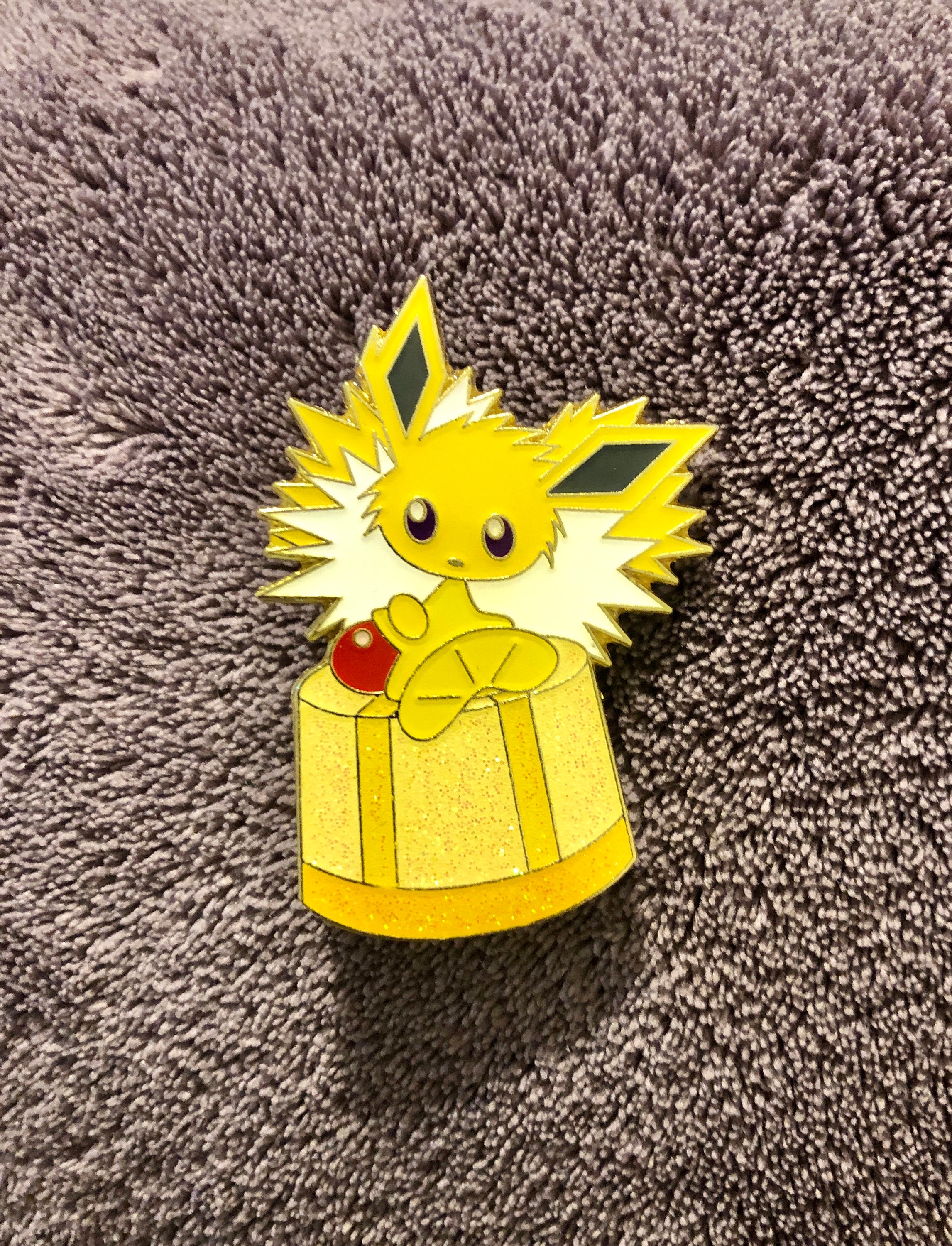 Pokemon Eevee Evolutions Bento Box Gold Enamel Pin Jolteon 