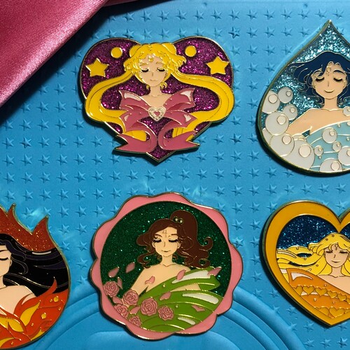 Sailor Moon: Sailor Senshi Transformation Enamel Pin