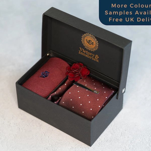 Ensemble cravate rouge bordeaux à pois / Cravate texturée, pochette de costume, chaussettes, pince à cravate, revers / cadeau pour lui / ensemble cadeau cravate de mariage pour garçons d'honneur | V&I