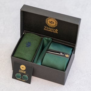Emerald Green Tie Set / Textured Tie, Pocket Square, Socks, Tie Clip, Cufflinks / Gift for Him / Wedding Tie Groomsmen Gift Set | V&I