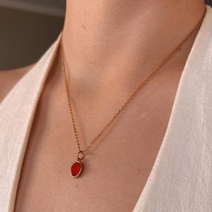 Robijnketting • Ketting met rode edelsteen • Gefacetteerde robijnhanger • Minimalistisch • Goud of zilver