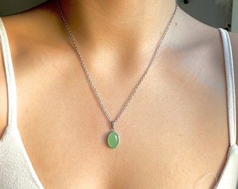 Discreto collar de aventurina • Plata u oro • Collar de piedras preciosas verdes naturales • Colgante de piedra curativa minimalista • Regalo para mujer