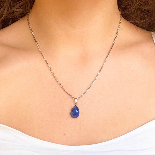 Echte Lapislazuli Kette Silber • Edelstein Halskette für Damen minimalistisch • Lapis Lazuli Anhänger facettiert • Heilstein Tropfen blau