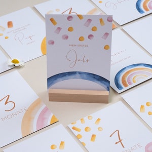 30 carte cardine per bambini per il primo anno | Imposta "Arcobaleno" | Nascita regalo | 30 carte opzionali. con porta carte aggiuntivo in legno