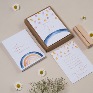 30 Baby - Meilensteinkarten für das erste Jahr | Set "Rainbow" | Geschenk Geburt | 30 Karten mit zusätzlichem Kartenhalter aus Holz