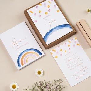 30 carte con le tappe fondamentali del primo anno del bambino | Imposta "Arcobaleno" | regalo nascita | 30 carte con porta carte in legno aggiuntivo