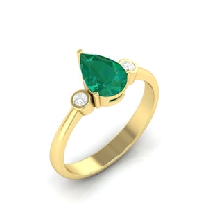 14k Yellow Gold Ladies Finger Ring. Wedding Engagement Ring.