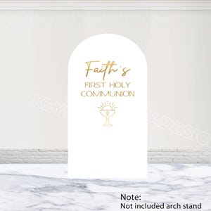 Può includere: Arco bianco con testo dorato che recita "Faith's First Holy Communion" con un calice dorato e una grafica del sole.