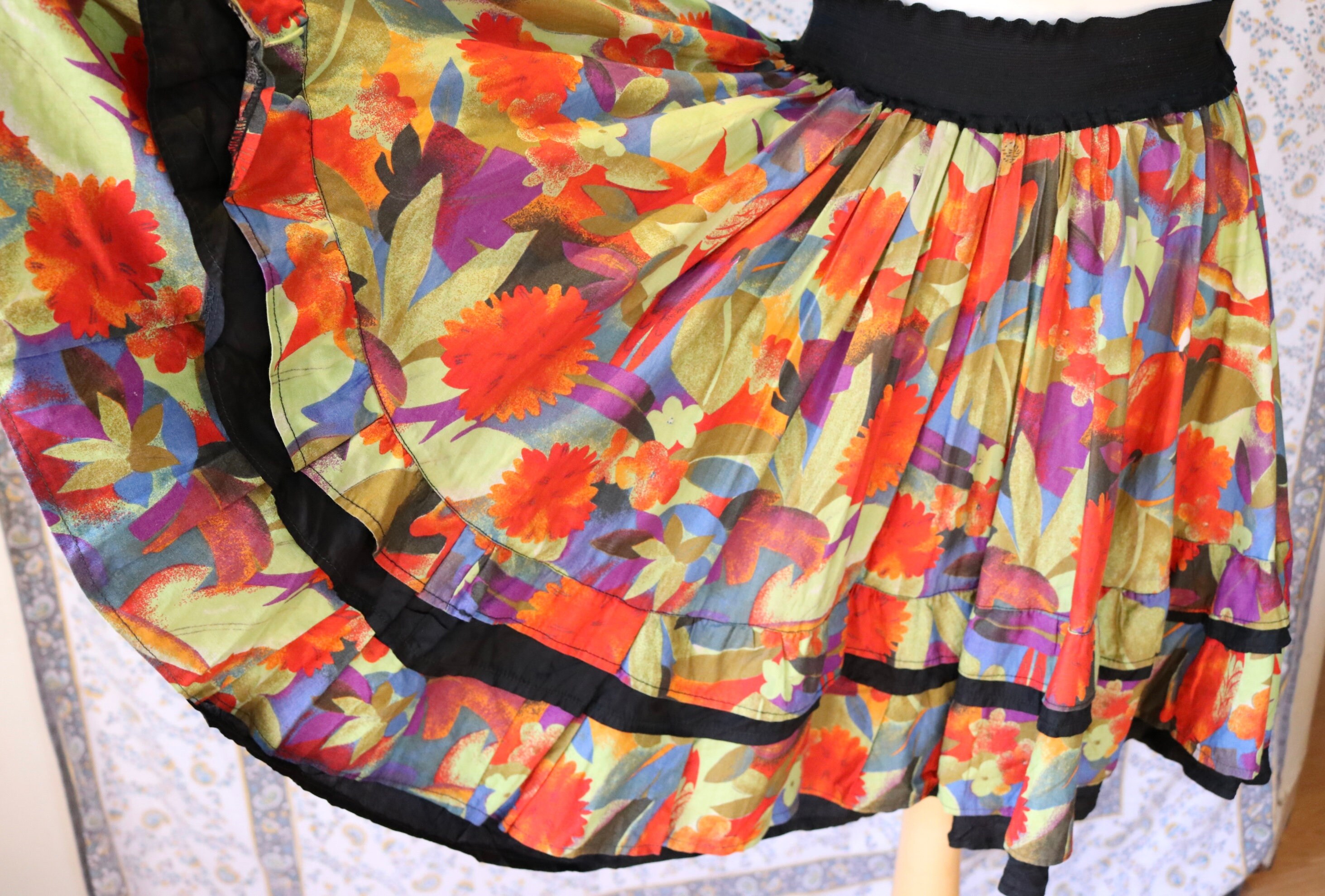 Image of S Tropical Ruffle Skirt - Circle Jungle/Parrot Design