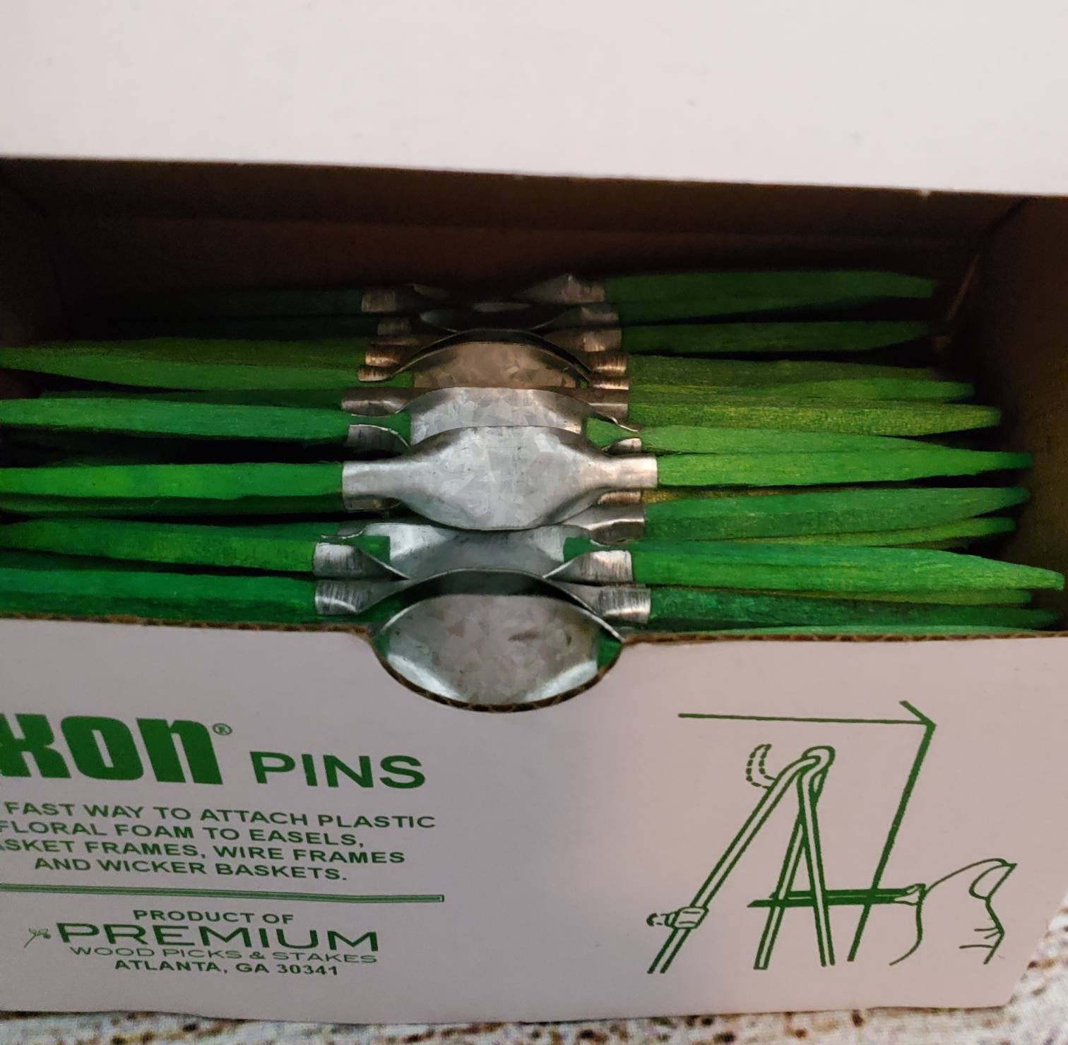 Wooden & Metal Floral Pins - Dixon 144 Count