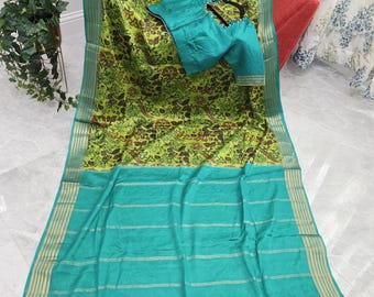 Pure Mysore-crêpe kalamkari-print zijden saree papegaaigroen aquablauwe blouse maat 40, uit te breiden tot 46, klaar om te dragen