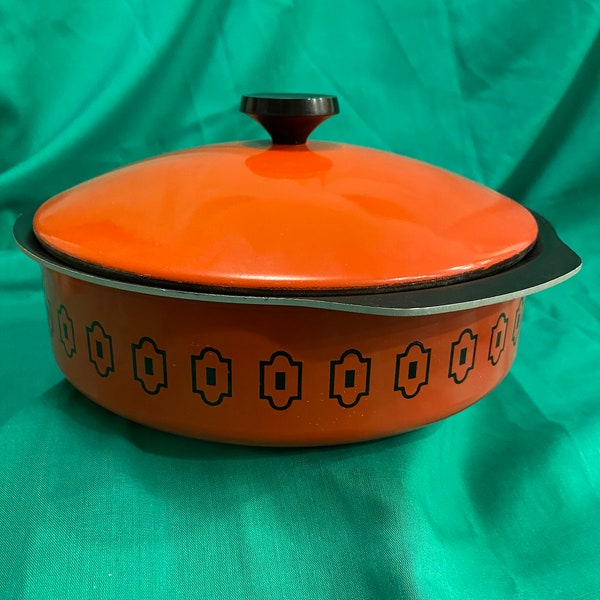 MCM West Bend orange “Chef Ware” 2.5 quart nonstick aluminum casserole with lid