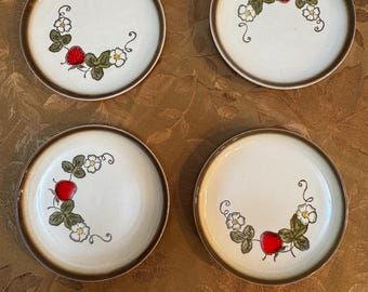 Vintage Metlox Poppytrail California Strawberry Dish - Mid-Century Ceramic, USA Made, Single Piece