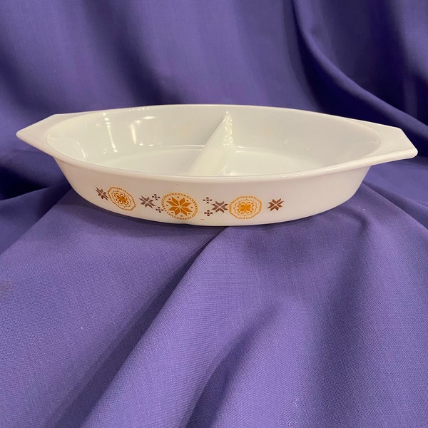 VTG 1960s Pyrex Town and Country oval divided 1.5 qt. Serving dish, no lid