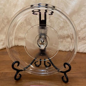 Pyrex 7.5” round lid with knob handle 65c… inside flange dimension is 6 3/4” or 17cm