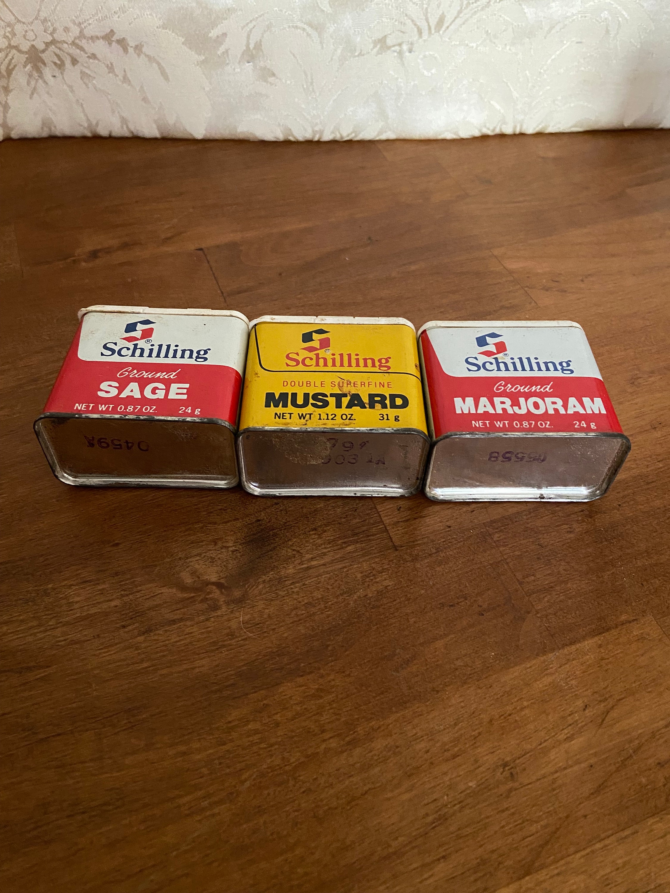 5 Schilling Spice Tins: Cloves, Mace, Marjoram, Sage, Mustard and
