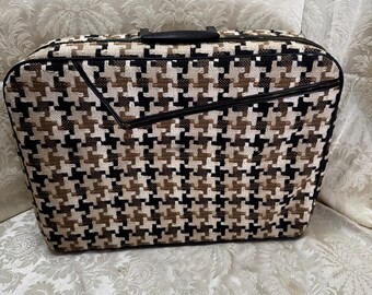 Mid Century Houndstooth zippered carry on/over night luggage in black/browns/ white, no key :-( though,  About 15” x 19” x 6”