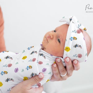 Conjunto de arrullo para niña de Alicia en el país de las maravillas, Accesorios para bebé de Alicia en el país de las maravillas, Arrullo personalizado con nombre de bebé, Diadema para niña