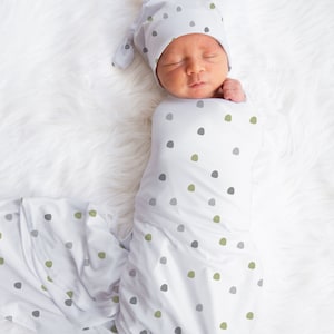 POLKA DOTS Baby Boy Swaddle Set, Accesorios para bebés, Swaddle personalizado con nombre de bebé, Gorro de niño