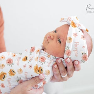 PEACH COLOR FLOWER Baby Girl Swaddle Set, Accesorios florales para bebés, Swaddle personalizado con nombre de bebé, Diadema para niñas