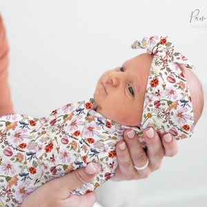 Conjunto de arrullo para bebé niña BRIGHT VINTAGE FLORAL, Accesorios florales para bebé, Arrullo personalizado con nombre de bebé, Diadema para bebé niña