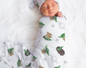 BABY YODA Baby Boy Swaddle Set, Mandalorian Baby Accesories, Personalized Baby Name Swaddle, Baby Boy Hat
