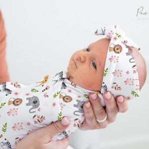 SAFARI Baby Girl Swaddle Set, Accesorios florales para bebés, Swaddle personalizado con nombre de bebé, Diadema para niñas