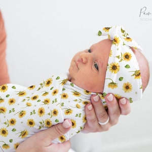 SUNFLOWER Baby Girl Swaddle Set, Accesorios florales para bebés, Swaddle personalizado con nombre de bebé, Diadema para niñas