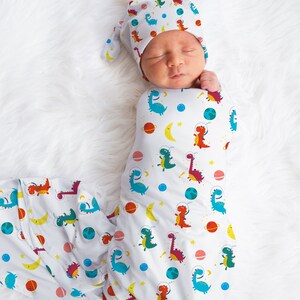 Conjunto de pañales para bebé niño OUTER SPACE, accesorios para bebé con diseño de dinosaurio, pañales personalizados con nombre para bebé, gorro para bebé niño