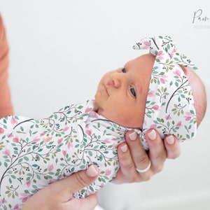 DAINTY FLORAL Baby Girl Swaddle Set, Accesorios florales para bebés, Swaddle personalizado con nombre de bebé, Diadema para niñas