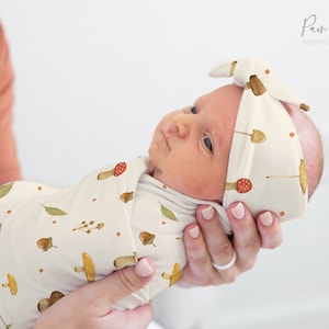MUSHROOM Conjunto de envoltorios para bebés unisex, accesorios para bebés en tonos tierra, envoltorio personalizado con nombre de bebé, sombrero para bebés, diadema para niñas