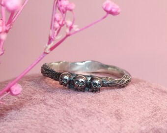 Irregular Three Little Skulls Band Ring in silver 925 - O1/2 size (UK size)