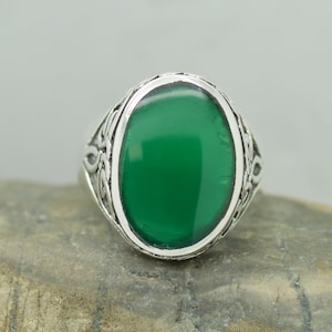 Inlay Genuine Green Agate Unisex Men or women Ring size 10 in Sterling Silver 925