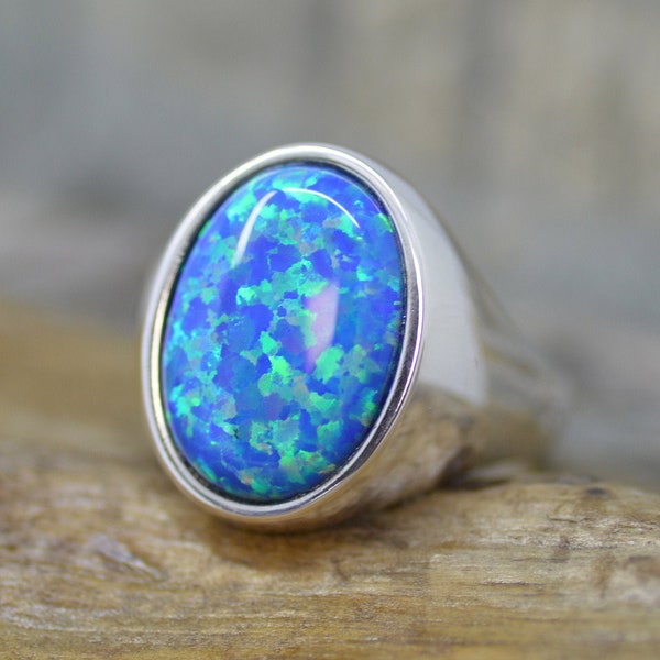 Bague opale de feu bleue incrustée en argent sterling 925, tige unie faite à la main par un artisan