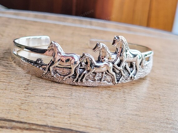 Sterling silver horse best sale bracelet