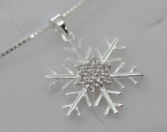 Snowflake Sparling Sterling Silver 925 Pendant with white Zircons