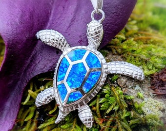 Grande tortue de mer Argent Sterling 925 Pendentif avec incrustation d’opale Deep Blue Fire