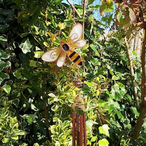 Flying Bee Windchime - Suncatcher - Great Garden Ornament - Ready to Hang -  Stain Glass Effect Suncatcher - Very Colourful