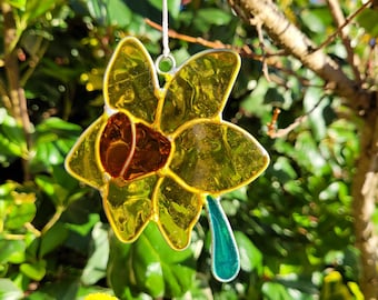 Daffodil Suncatcher: Colorful Resin Flower Window Decor