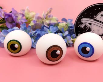 Eyeball Decoration | 2" Eye Paperweight | Spooky Bookshelf Decor | Optometrist Desk Accessory | Ophthalmologist Gift