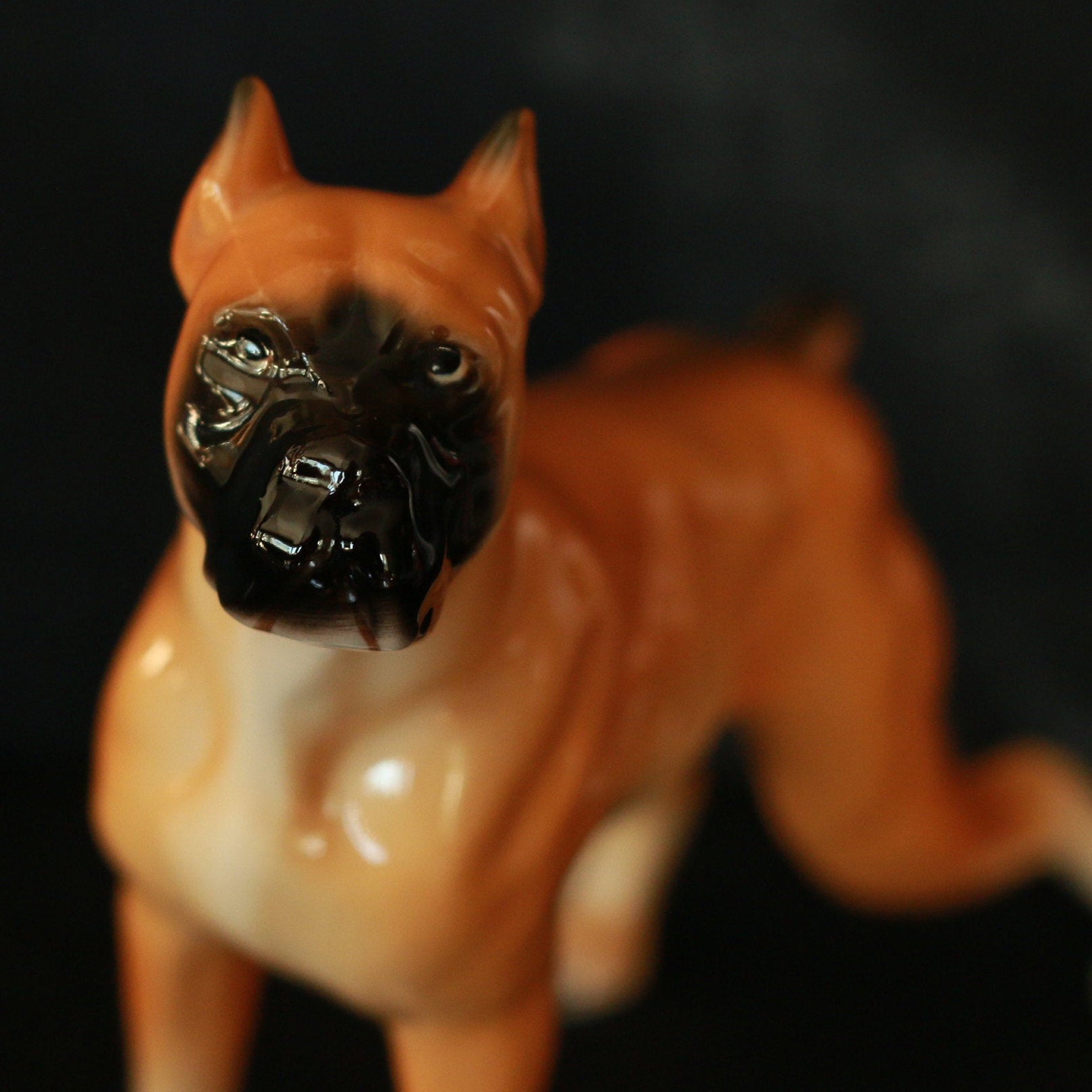 ボクサー置物　犬　陶器　日本製 犬 置物 小さい かわいい 高さ15.9cm お座りボクサー犬 動物 玄関
