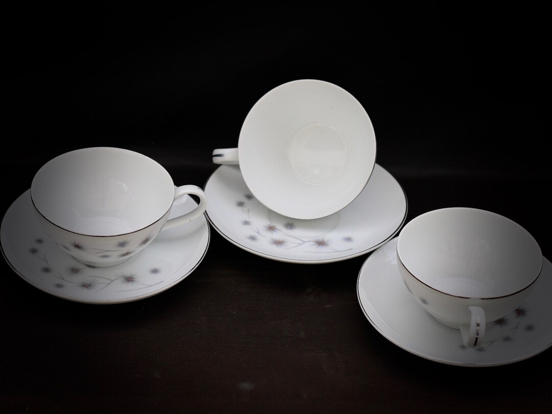 Mid Century Modern Creative Fine China 1014 Japan Teacups & Saucers