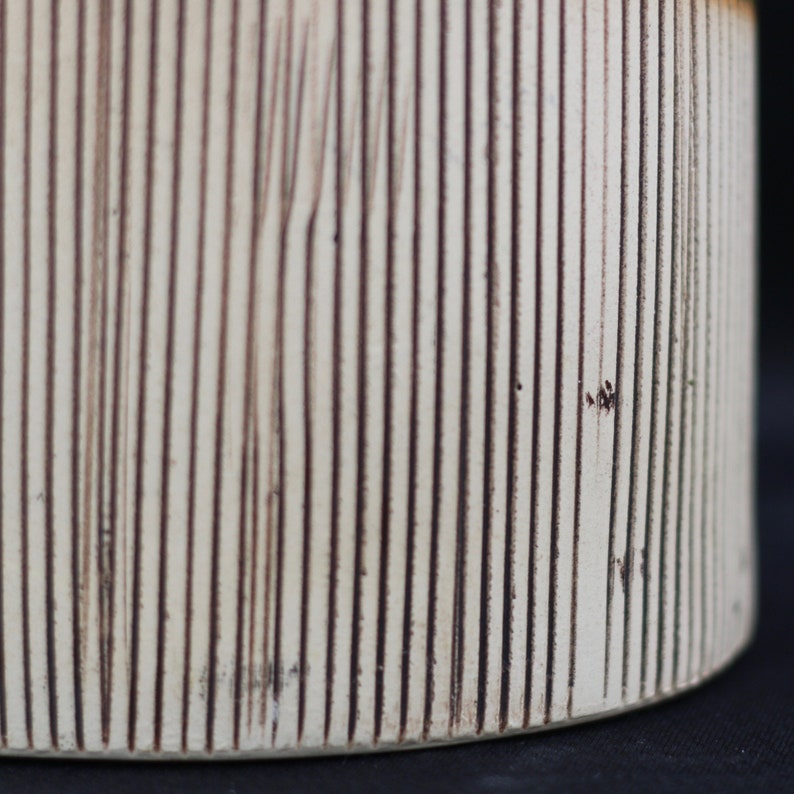 MCM Decor Unique display piece VTG Mid Century Modern 1970s Green and beige vase with finely ribbed lines Art vase