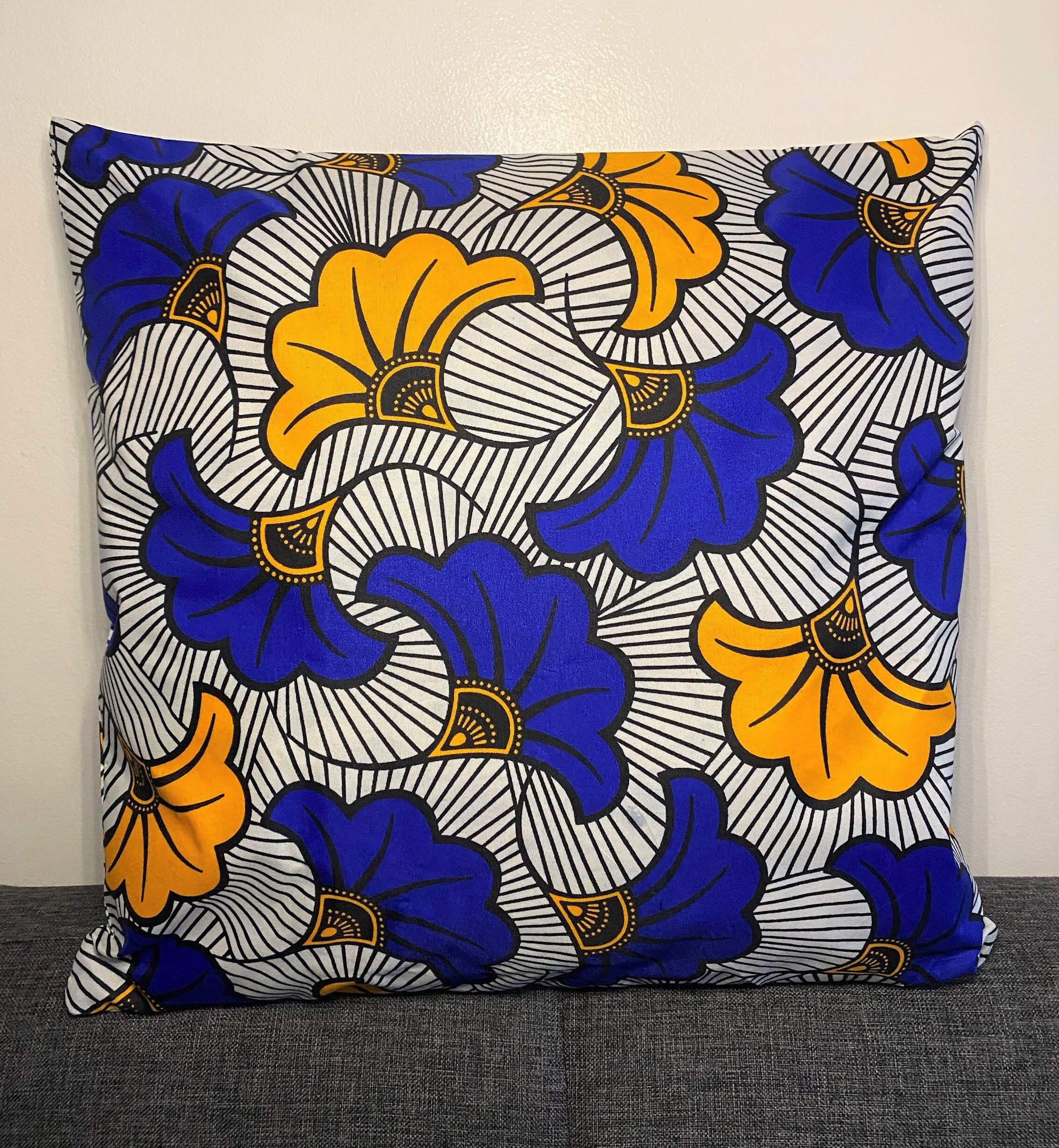 Housse de Coussin Wax - Fleur Mariage Bleu Nuit Jaune Orangé